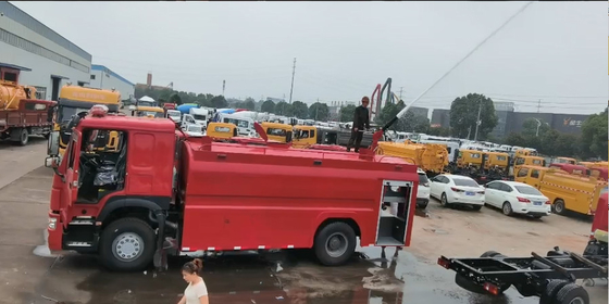 Caminhão de pulverização 10000L da água de alta pressão da luta contra o incêndio de Sinotruk HOWO