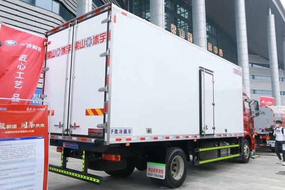 FAW Jiefang J6L refrigerou Tipper Dump Truck 240hp 4X2 6.8m