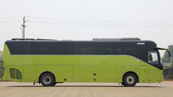 Euro luxuoso 3 dos assentos de Bus 375hp 51 do treinador do preto 12m Cummins Engine