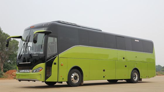 Euro luxuoso 3 dos assentos de Bus 375hp 51 do treinador do preto 12m Cummins Engine