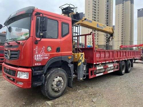 Yuchai Dongfeng Crane Used Heavy Duty Trucks RAPIDAMENTE manual de 9 velocidades