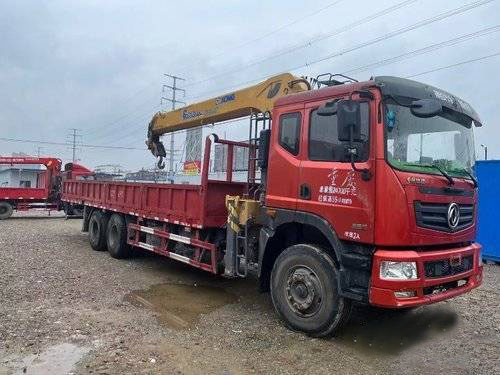Yuchai Dongfeng Crane Used Heavy Duty Trucks RAPIDAMENTE manual de 9 velocidades