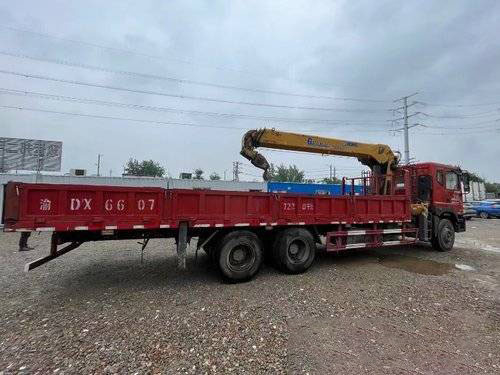 Yuchai Dongfeng Crane Used Heavy Duty Trucks RAPIDAMENTE manual de 9 velocidades