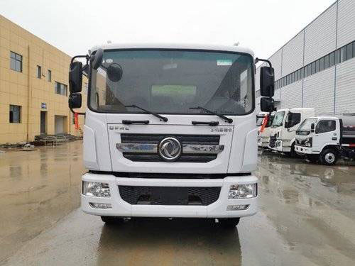 Dongfeng Duolika D9 usou o caminhão de tanque da água